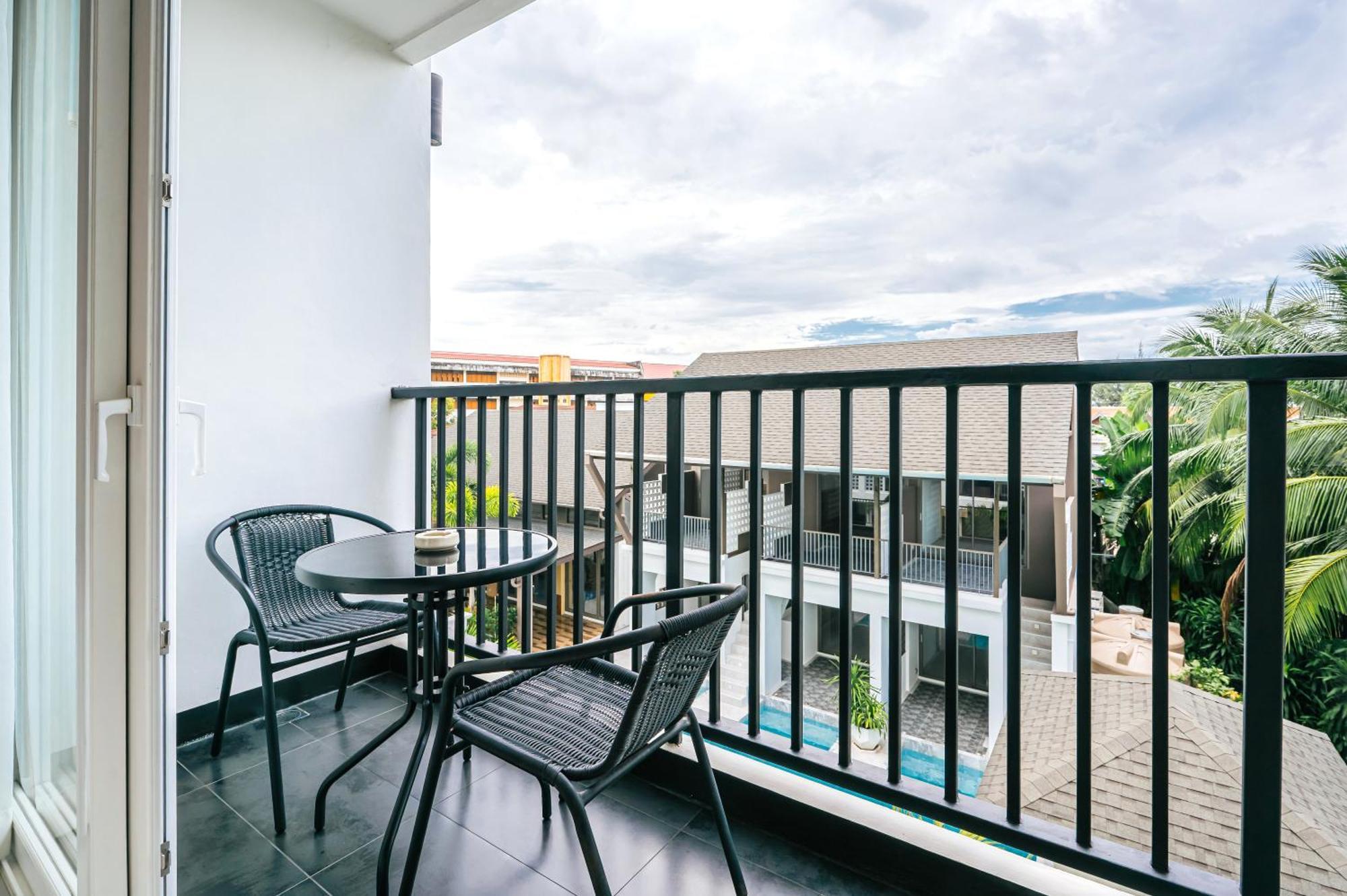 Vivace Hotel Pantai Kamala Bagian luar foto