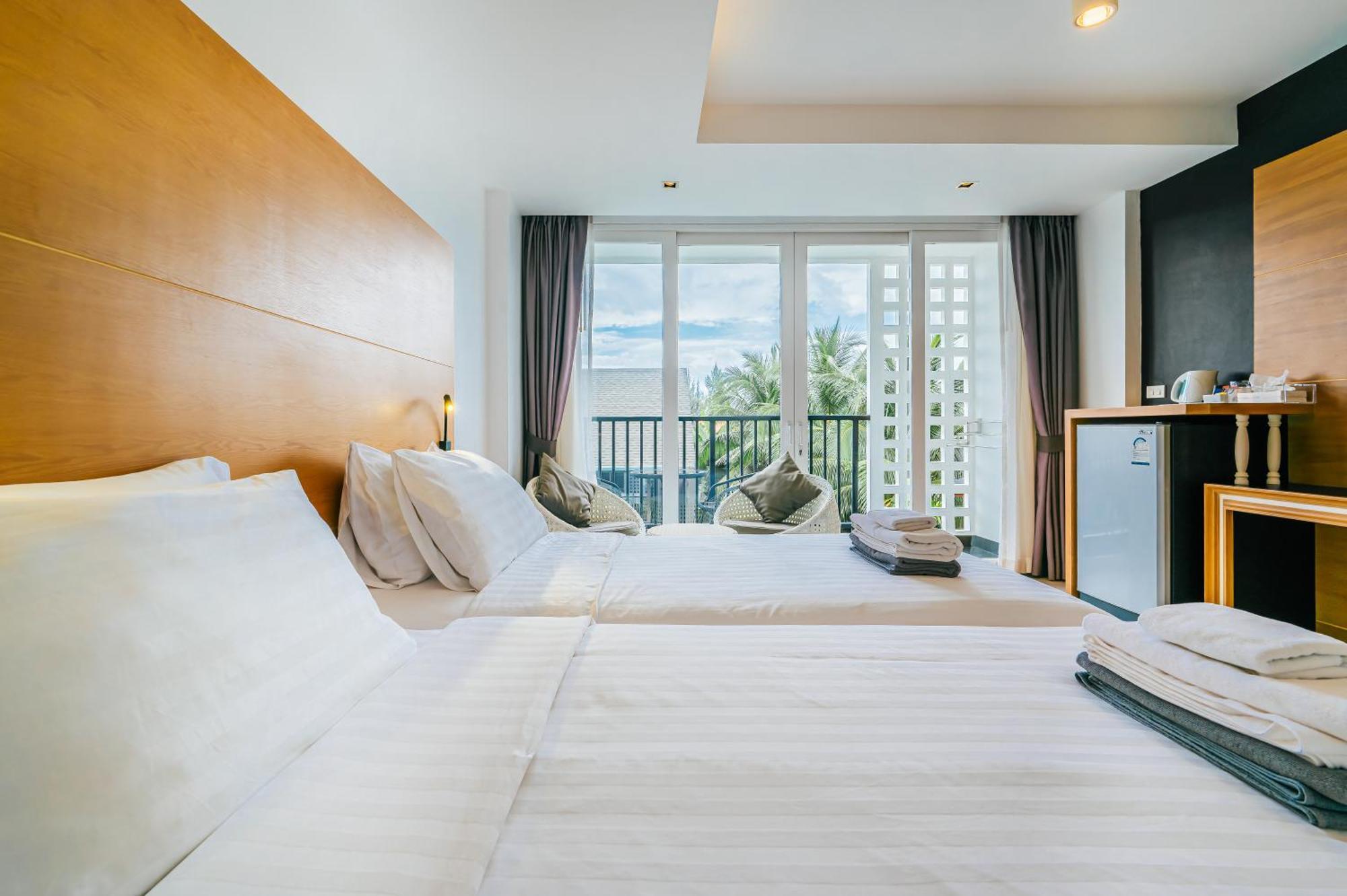 Vivace Hotel Pantai Kamala Bagian luar foto