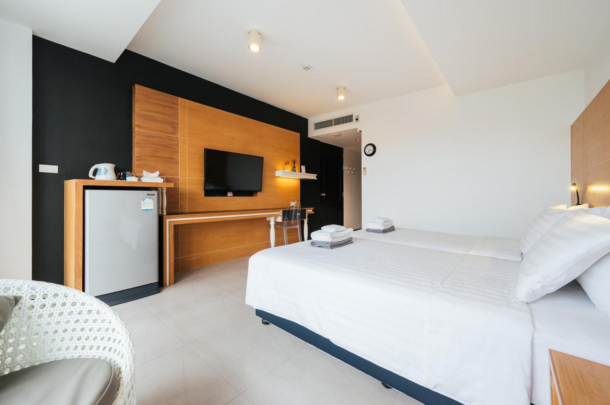 Vivace Hotel Pantai Kamala Bagian luar foto